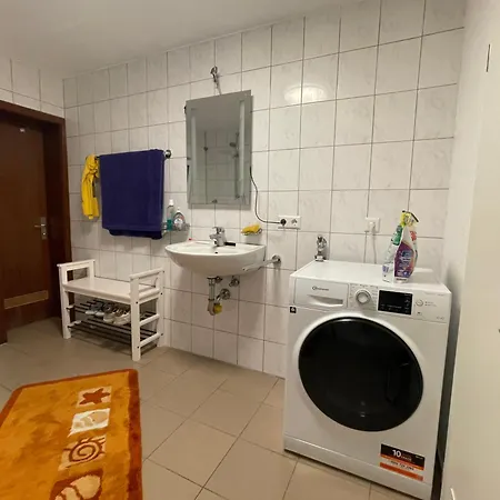 Duo Am Residenzschloss Homestay