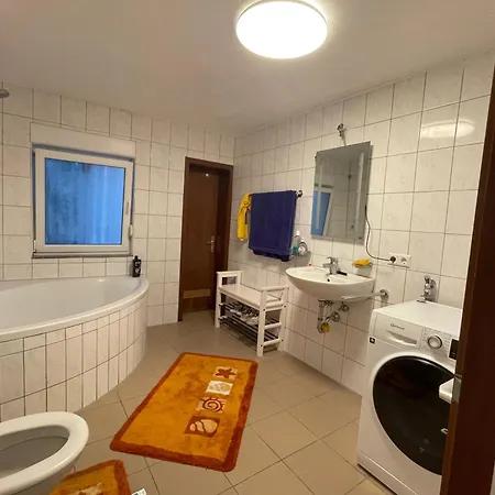 Duo Am Residenzschloss Homestay